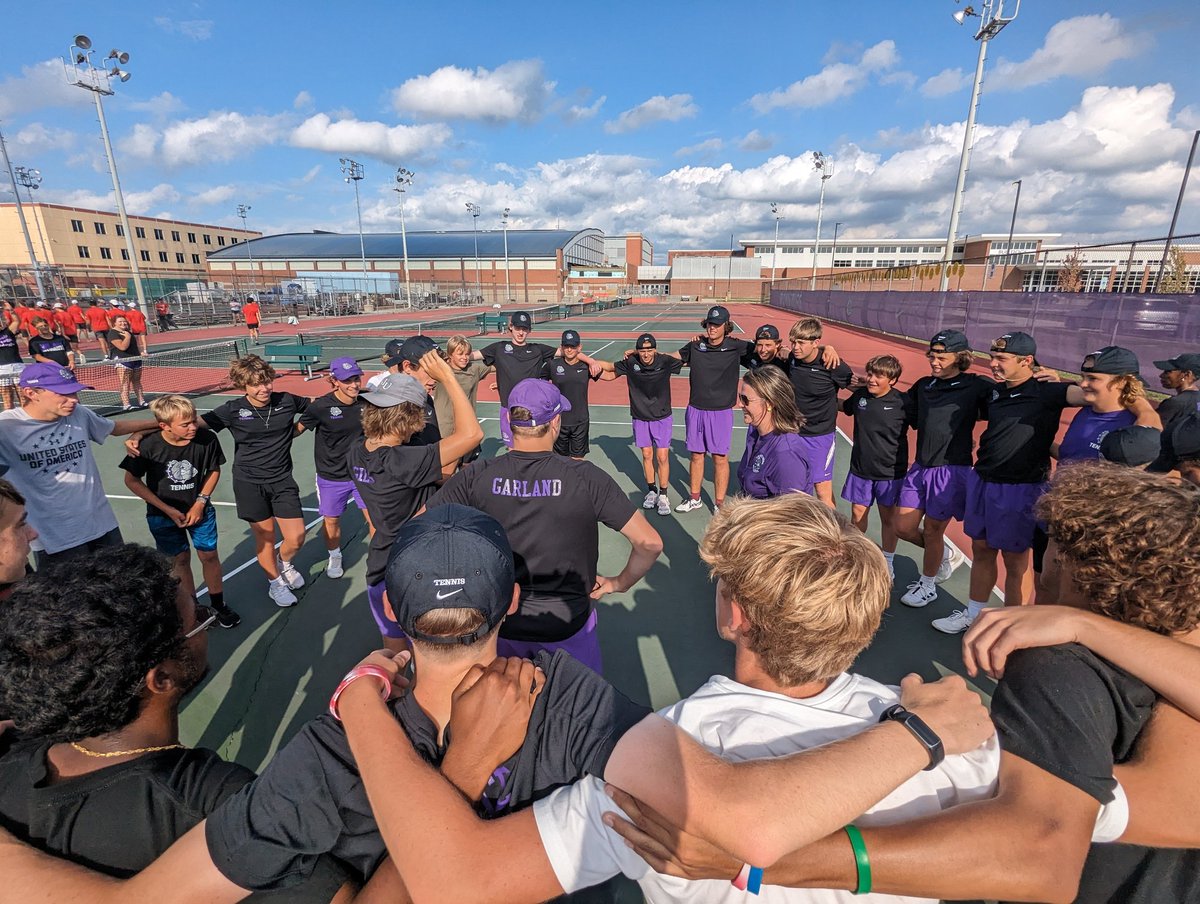 Tonight we celebrated our senior athletes and their awesome families. There were lots of laughs and excellent tennis. Thank you for all of your support the last 4 years. This was fun.