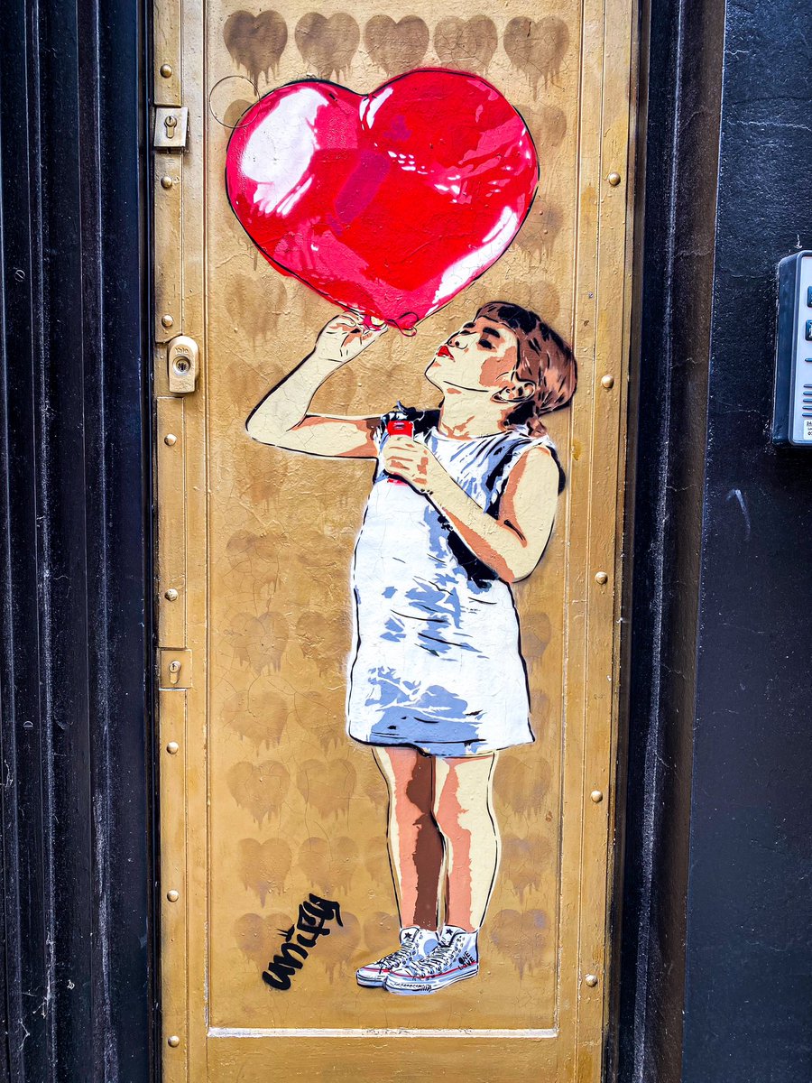 Shoreditch Street Art.

#shoreditch
#streetart              
#shoreditchstreetart 
#shoreditchgraffiti 
#eastlondonstreetart 
#streetphotography 
#streetarteverywhere 
#graffitiart
#streetartphotography
#londonstreetart
#streetartlondon
#bricklane
#bricklanestreetart