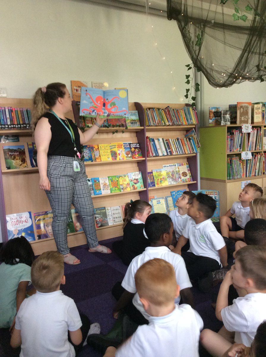 WoodstockAcad's tweet photo. Yesterday, yr 6 &amp; F2 buddied up &amp; explored the lovely new woodland library. The yr 6 children read different books &amp; showed F2 how to use the library &amp; shared our amazing selection of books with them. The children loved it! #TeamWoodstockPA #reading #pleasureforreading https://t.co/hsOOyV6Uhl