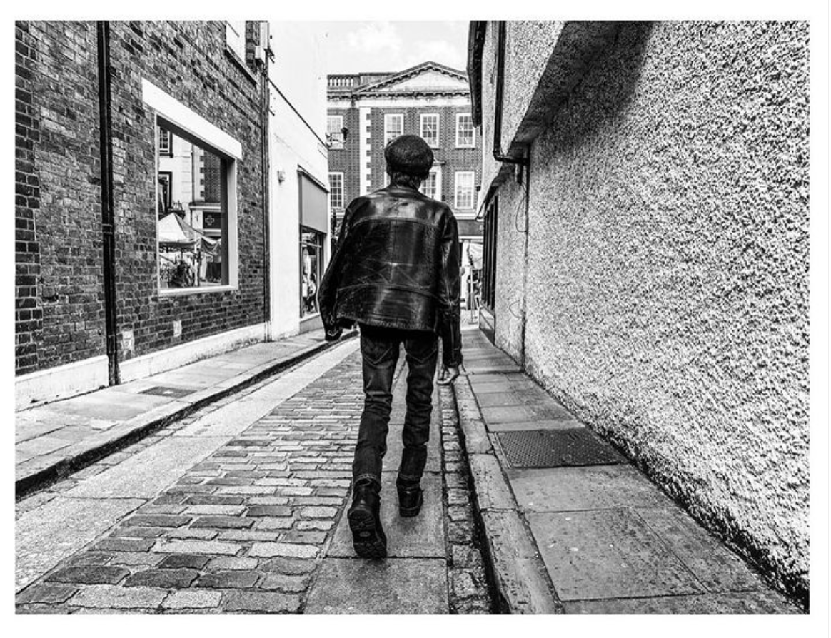 FlorioGallery's tweet photo. “I was strolling along minding my own business, when…” Image © Jason Florio also @floriophotoNYC #Instagram #streetphotography #streetmacadam  #rockandroller  #jasonfloriophotography https://t.co/MATKoYLb1z https://t.co/rBhYOjMvSI