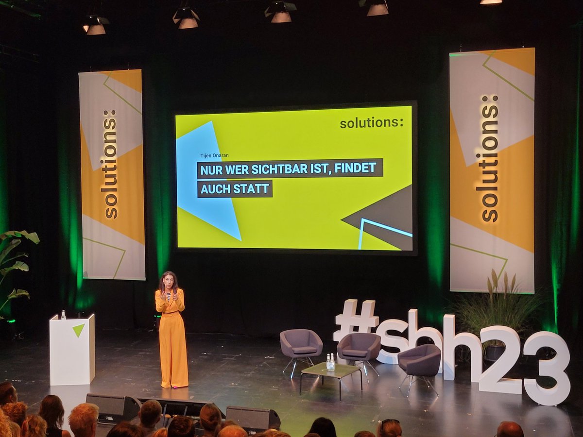 Sichtbarkeit, Freiheit und Selbstbestimmung...
Großartige Keynote von <a href="/TijenOnaran/">Tijen Onaran</a> auf der solutions 2023 #shh23