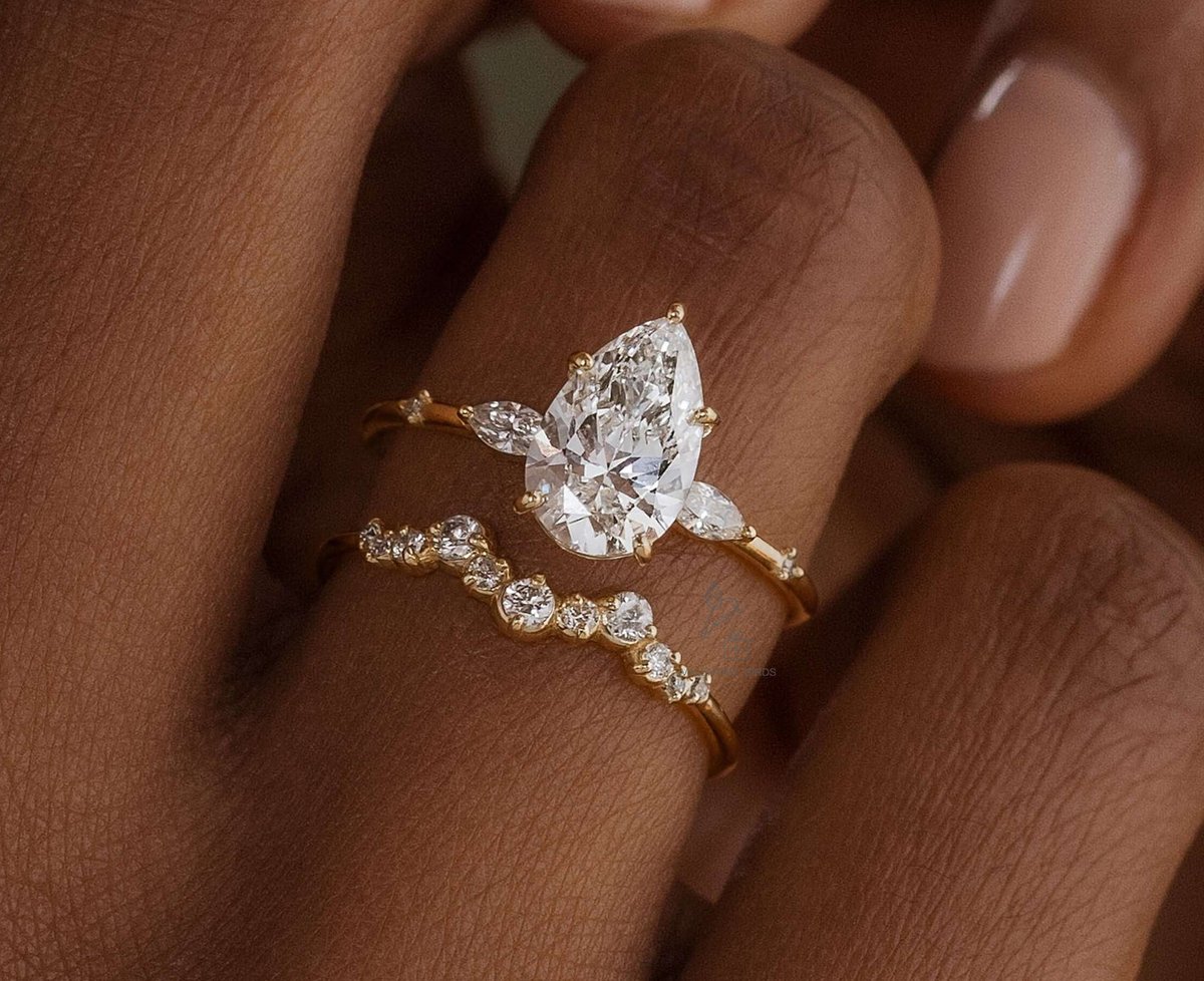 valentinebirds_'s tweet image. 14k Solid Gold Wander Ring Diamond Wedding Band for Women ,Vintage Style Wedding Band,Perfect Gift for Her
➡ Buy your order...👉Link in bio
Follow 👉Valentine Birds
#RoundDiamond #LabGrownDiamond #StackableBand #RoundCutDiamond #MatchingBandv #blackfridaysales #rounddiamondband