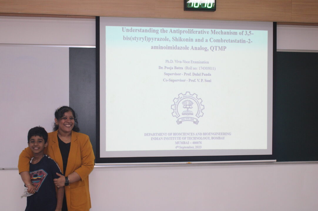 p_kant's tweet photo. If "never give up" could have a face it would be her. 

Dr. Pooja Batra after her PhD defense.

@iitbombay @BsbeIitb @PhDVoice @ThePhDPlace @PhD_ https://t.co/PEyIu3MyVb