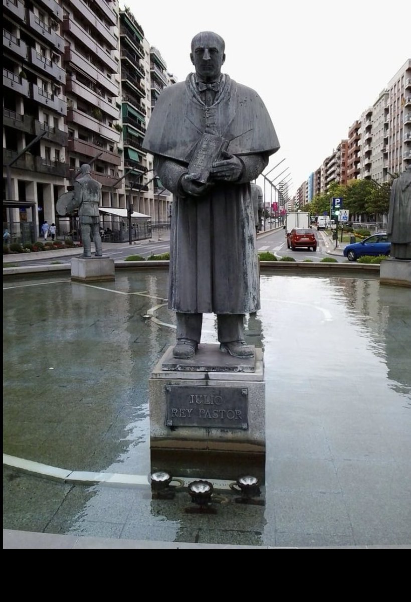 raquel_villacam's tweet photo. El #MathCorner 7️⃣ es la estatua del matemático Julio Rey Pastor situada en la Fuente de Los Riojanos Ilustres de Logroño. https://t.co/oawVRfG2OS