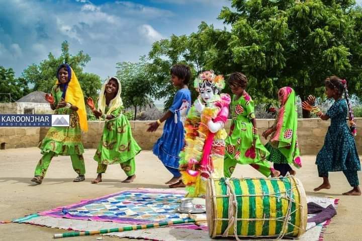 Pakistani #Hindu girls are celebrating Krishna Janamshti. 🥰🌹