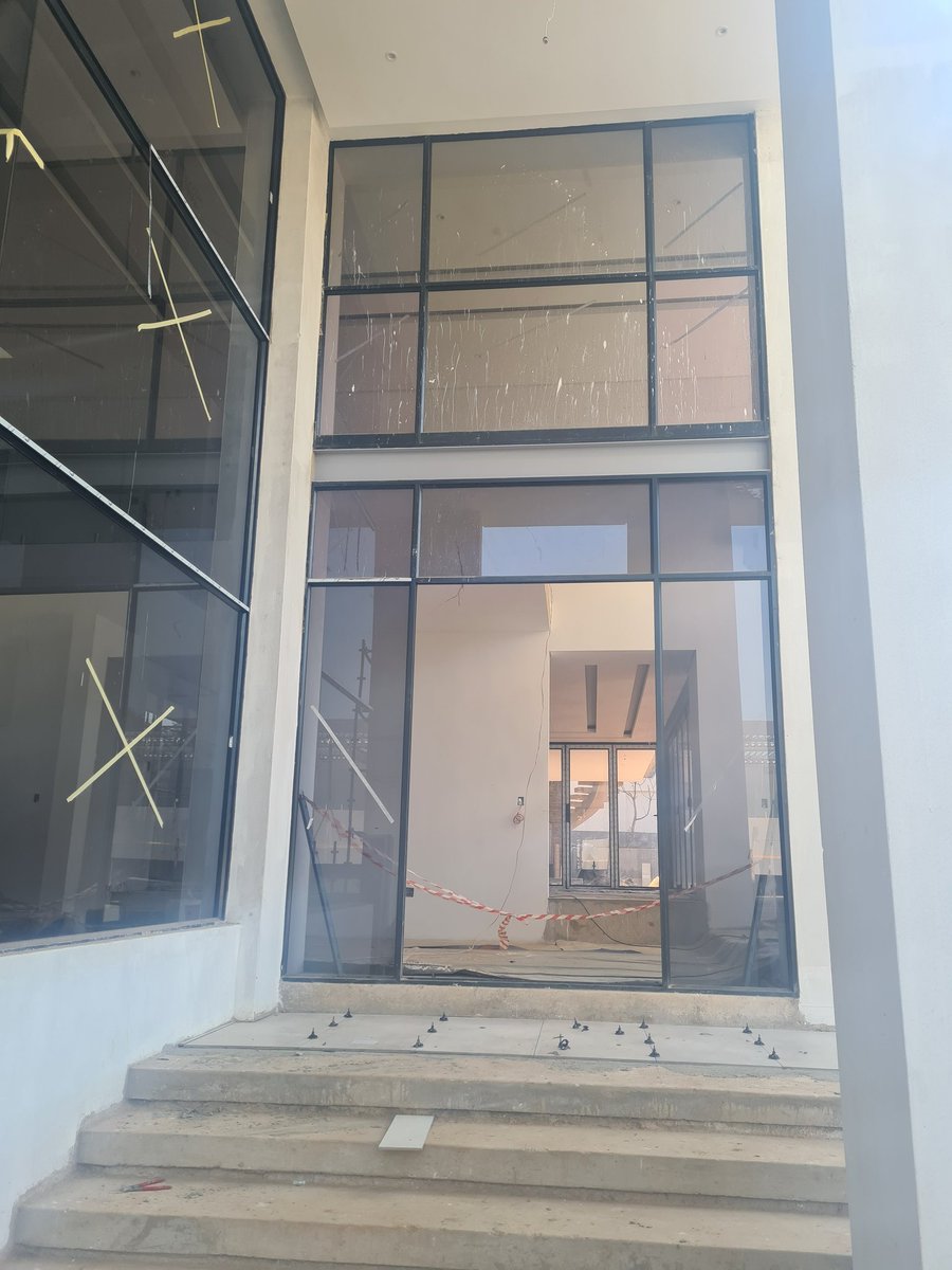 CharmaxGroup's tweet photo. Just funished installing corner aluminium shopfront window,entrance window ,Top garage balastrades,if looking for aluminium any  windows,shopfront and doors ,please contact  us for quote at 0729234363.

#OutlawsShowmax| bafana bafana|Thembekile https://t.co/fEQz1tkZ1L