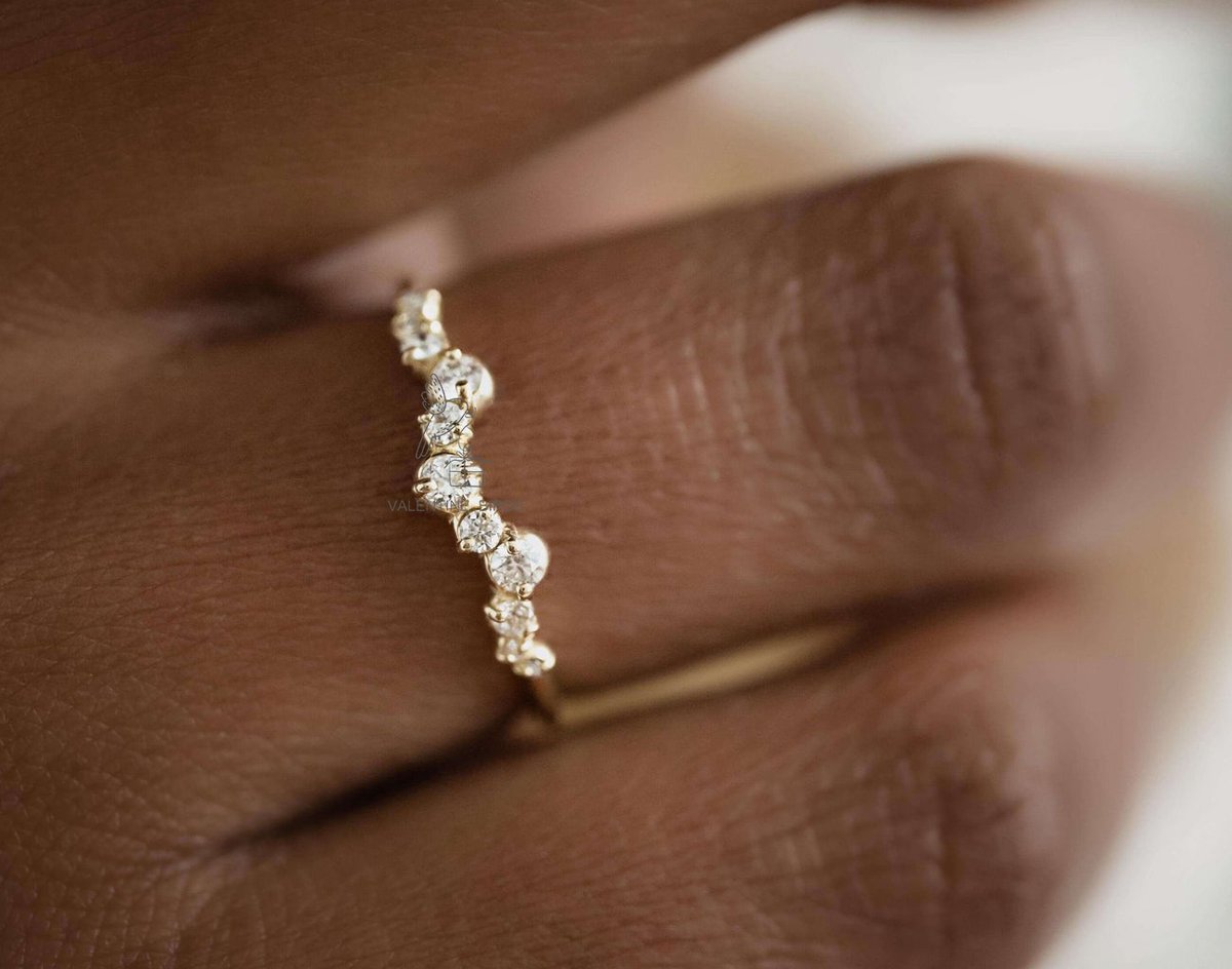 valentinebirds_'s tweet image. 18k yellow Solid Gold Pointe Wedding Band ,Round Wedding Band, Stacking Ring, Half Eternity Wedding Band, Diamond Stacking Ring,  Gift for her
➡ Buy your order...👉Link in bio
Follow 👉Valentine Birds
#RoundDiamond #LabGrownDiamond #StackableBand #RoundCutDiamond #MatchingBandv