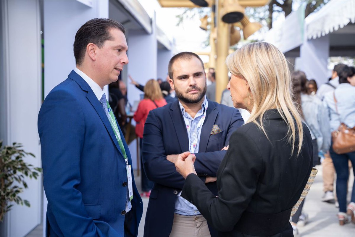 lumeninfluence's tweet photo. Lumen Influence a fait sa rentrée aux côtés d'@ICDLFrance à la #REF23 du @medef  pour sensibiliser les responsables publics au rôle des compétences numériques dans l'employabilité et la productivité, et à l'inclusion numérique. https://t.co/oYoHdqptbC