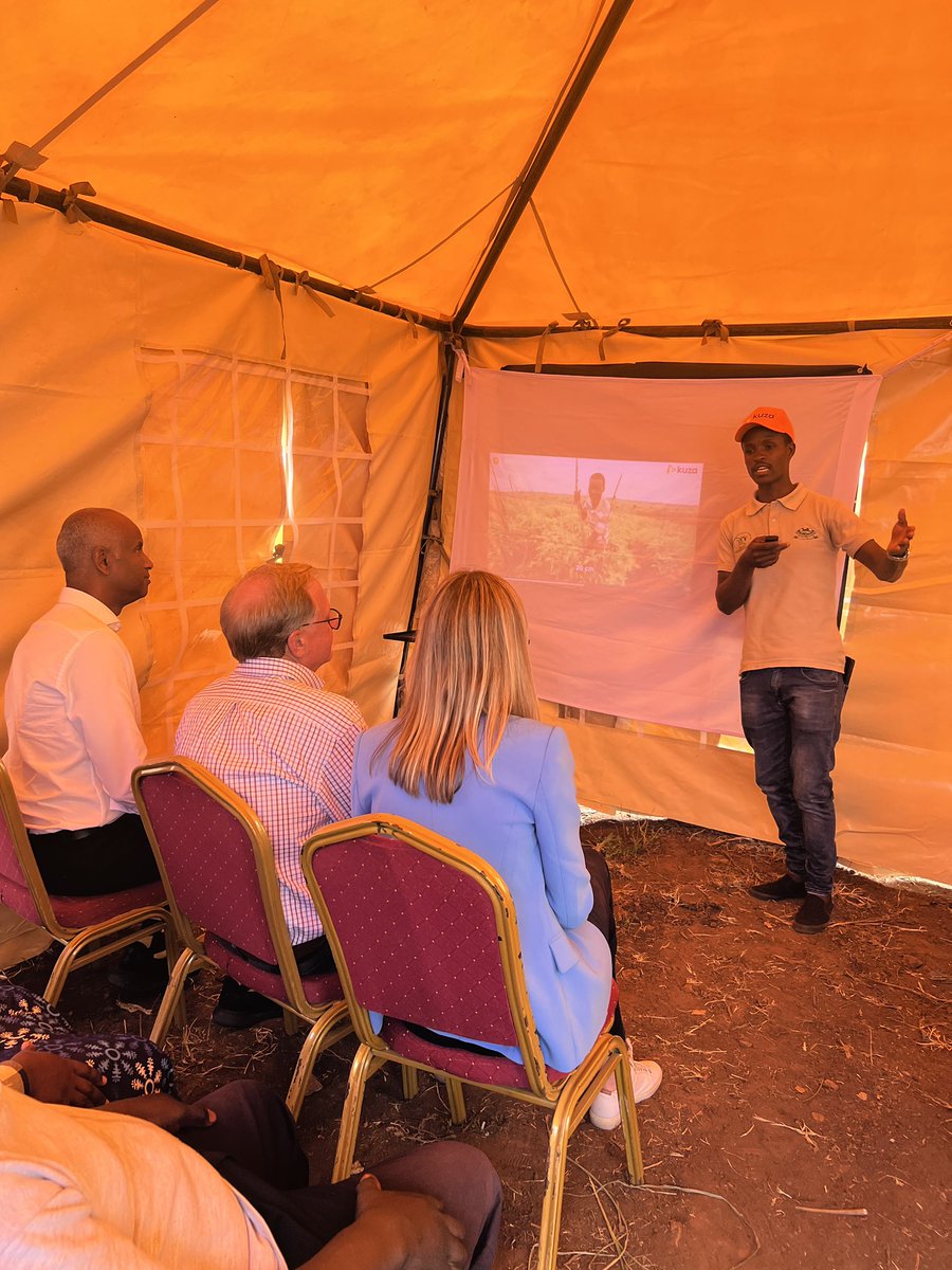 suadibra's tweet photo. Team @UNICEFKenya honored to host 🇨🇦 Minister for Int Devpt @HonAhmedHussen in Kirinyaga to see the commedable work of young agriprenuers utilising innovation to create prosperity for themselves and their communities #farmingiscool 😎 https://t.co/HMpqOBpDeY