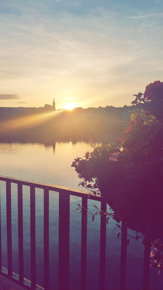 ☀️✌️#derry #peacebridge #crackerdayahead #dayoff @Derry_Daily