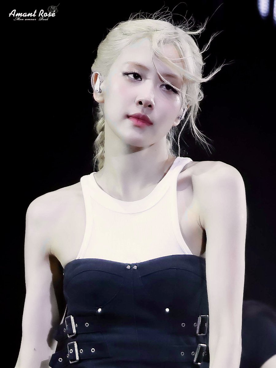 Amant_Rose_'s tweet photo. 230729
BORN PINK VIETNAM CONCERT 🖤💗
HQ

#블랙핑크 #로제    #ROSÉ    
#BLACKPINK #BORNPINK
@BLACKPINK https://t.co/3lZm2StN98