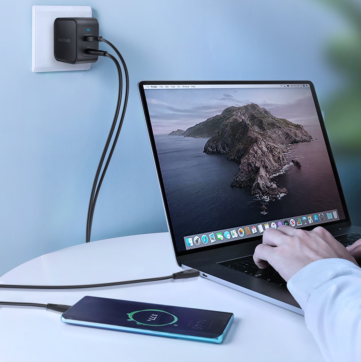 Charge multiple devices at once in style with our 2-port desktop charger.
Stay powered &amp; efficient at the same time😏
Power up now with RAVPower 65W GaN charger: bit.ly/472tHY3
#RAVPower
#Charger #Office #DeskSetup #Productivity