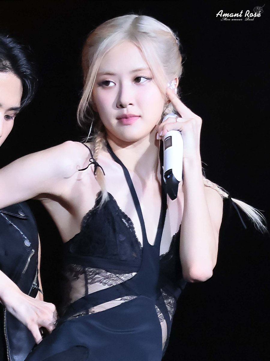 Amant_Rose_'s tweet photo. 230729
BORN PINK VIETNAM CONCERT 🖤💗
HQ

#블랙핑크 #로제    #ROSÉ    
#BLACKPINK #BORNPINK
@BLACKPINK https://t.co/JoeI6umawG