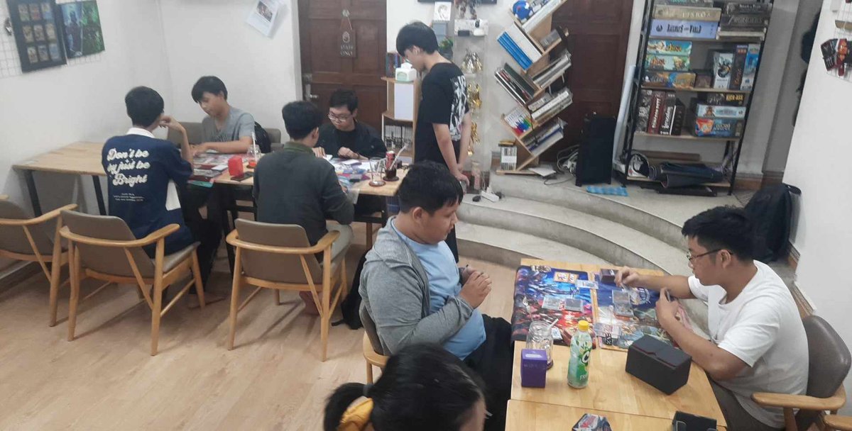 ThuducVCS's tweet photo. 14th Thủ Đức Vanguard CS held with 31 players 
Deck join the tournaments today
6 Gandeeva
3 Chronojet Dragon
2 Eva
2 Hexaorb
2 Dragonic Overlord The End
👇Continue 1 below
#VGTopDecks https://t.co/oDf7uXfC8f