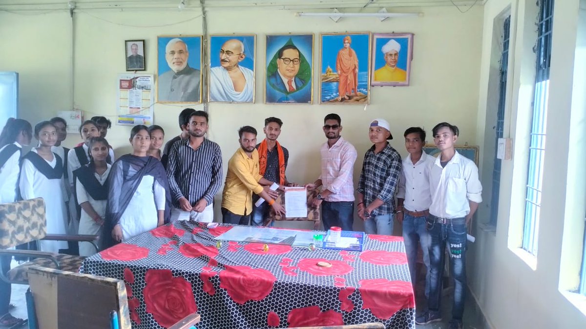 rajtomar01's tweet photo. @DrMohanYadav51
@ChouhanShivraj
@CollectorPanna
आज एबीवीपी के छात्र-छात्राओं ने शासकीय महाविद्यालय शाहनगर में प्राचार्य की खाली कुर्सी को 12.00 बजे ग्यापन सौंपा जिसमें देखा गया कि प्राचार्य जी की अनुपस्थिति रही और छात्र-छात्रा ने बताया की प्राचार्य प्रतिदिन 1:00 बजे आती
है https://t.co/VnZLKYdXYx