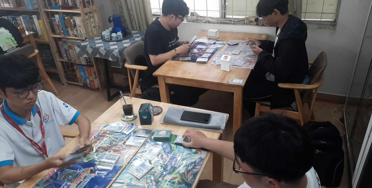 ThuducVCS's tweet photo. 14th Thủ Đức Vanguard CS held with 31 players 
Deck join the tournaments today
6 Gandeeva
3 Chronojet Dragon
2 Eva
2 Hexaorb
2 Dragonic Overlord The End
👇Continue 1 below
#VGTopDecks https://t.co/oDf7uXfC8f