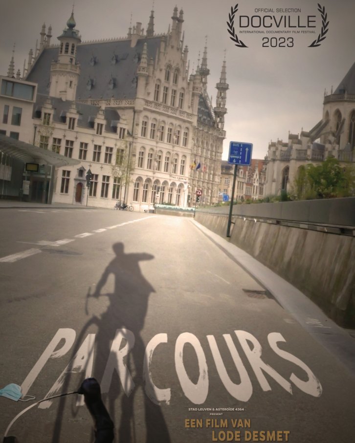 stadleuven's tweet photo. Leuven maakt zich op voor een feest: het WK Wielrennen in 2021. Corona steekt stokken in de wielen. 2 jaar lang bracht regisseur Lode Desmet deze bijzondere periode in Leuven in beeld. Het resultaat is de docu PARCOURS, op 10/09 om 20u op VRT CANVAS of via VRTMAX. https://t.co/uDA2Go4pBA