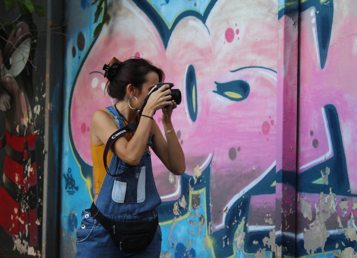Creanavarra's tweet photo. ¡Disfrutando en el taller de #shooting 📷! Bodypainting, cámaras y ¡acción! Ayer nuestro coordinador de Diseño Gráfico Mikel Costa impartió una mastercclass para enseñar a los asistentes lo que conlleva una sesión fotográfica para captar las mejores tomas https://t.co/tEaLIYV6C1