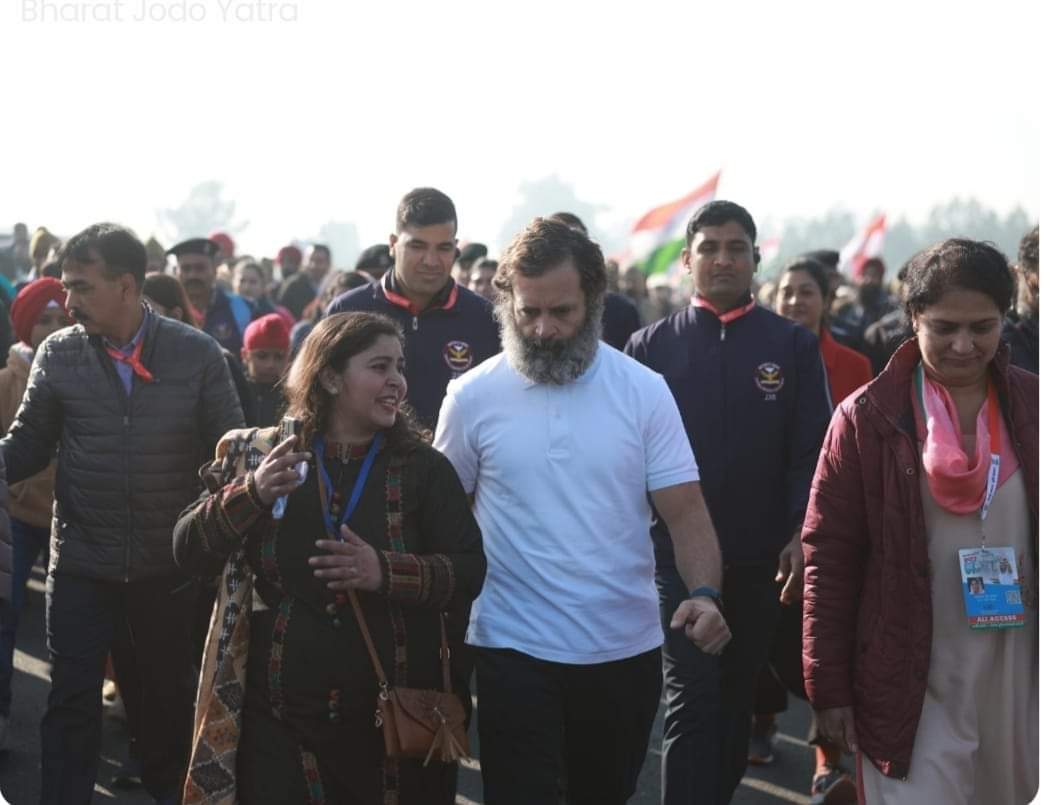 PunjabPMC's tweet photo. मोहब्बत की ओर बढ़ रहे हैं कदम
मिल रहा है, जुड़ रहा है अपना वतन
#BharatJodoYatra 1 साल मुहब्बत का
@dnetta https://t.co/Oni7RVq28f