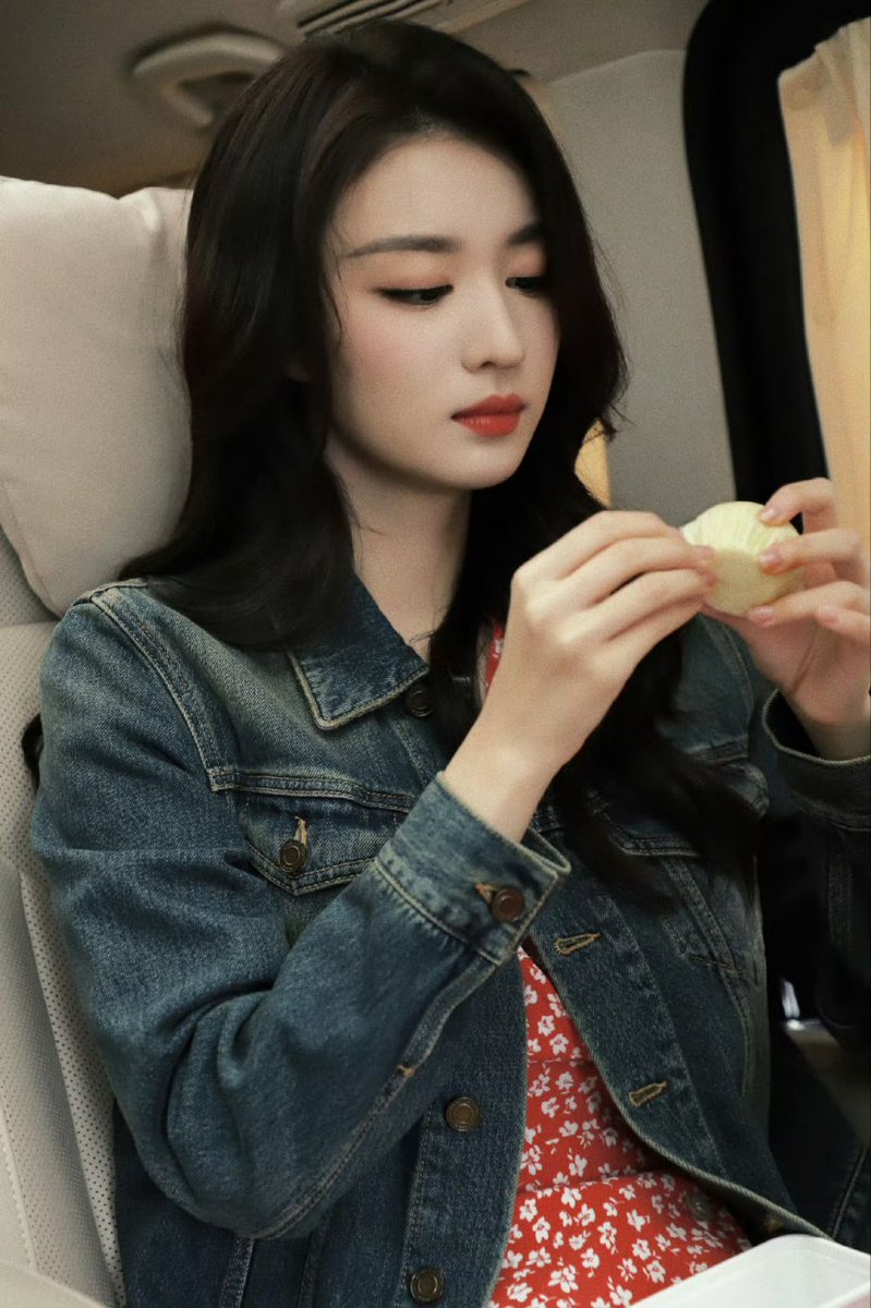 Milk Yellow Packet of Milk Yellow Bun Inside the Car 🤍

#WangChuran #王楚然 #chineseactress #photoshoot #beauty
#model #cdrama #HaveaCrushonYou  #serenadeofpeacefuljoy #ohmygeneralf #fireworksofmyheart