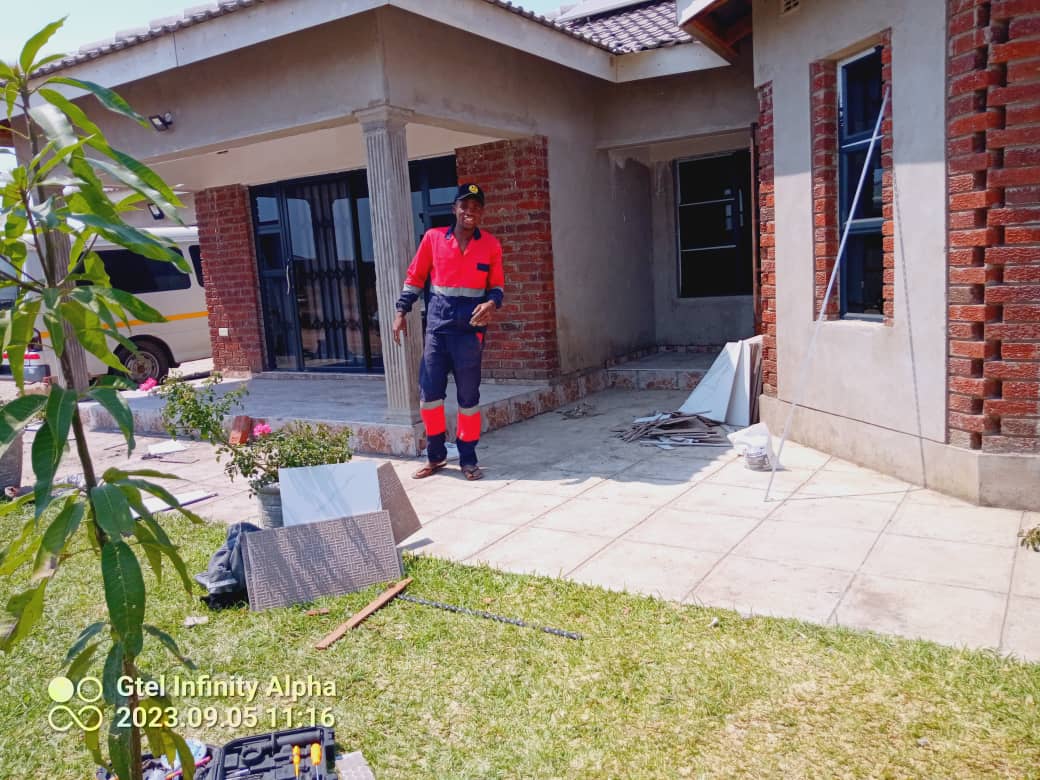 Patie_Mahamba's tweet photo. Toisawo matiles,, floor wall,, claiding, Mosaic... All types of tiling. Call or Whatsapp +263786449754.. For more details... Kindly asking for a Retweet vana vevhu 😊 https://t.co/wFjFdCWoF0