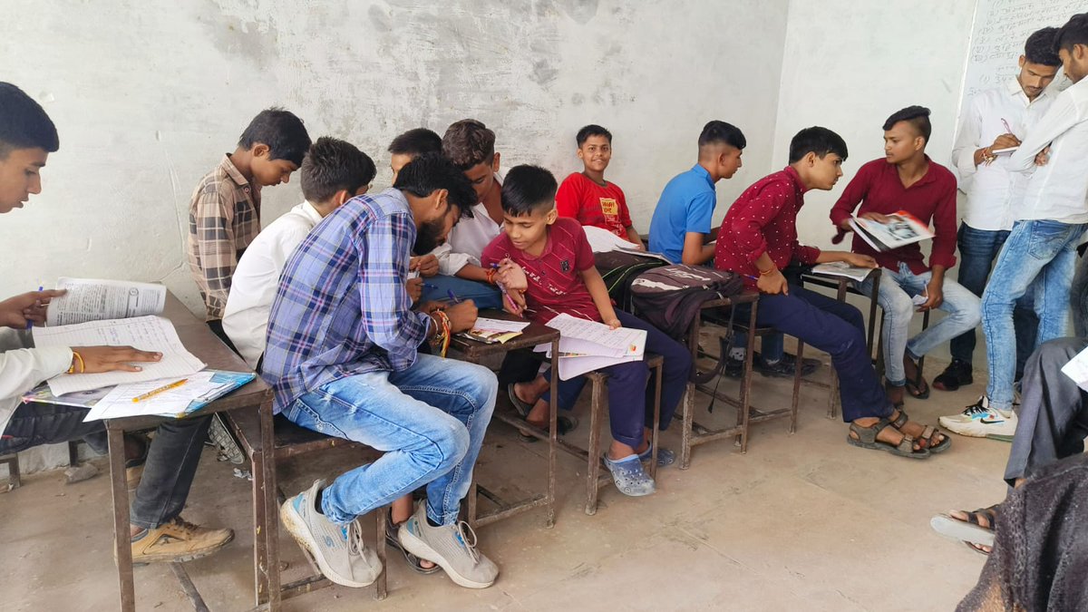Vishnukg220's tweet photo. अखिल भारतीय विद्यार्थी परिषद इकाई धौलपुर पर सदस्यता अभियान निरंतर जारी विभिन्न विद्यालयों में की सदस्यता
#join_ABVP https://t.co/ltgSbwS422