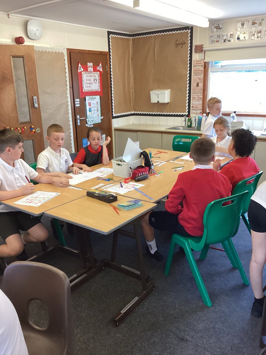 The children worked really well yesterday to discuss existing discussion rules and devise their own ‘Golden Rules for Talk’ with Miss Wesely. Ardderchog Pawb 👏👏