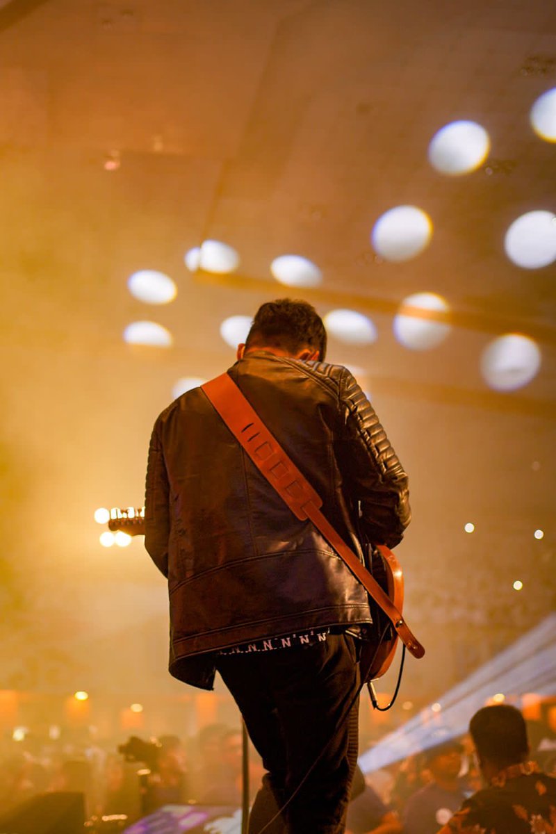 siang2 biar ga ngantuk mending kita main!!! tebak ini siapaa?