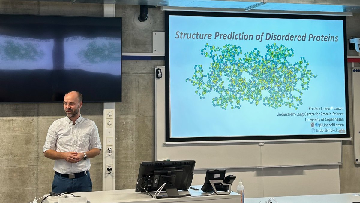 LabVanni's tweet image. Third day of our @cecamEvents workshop "Macromolecular complexes: from ab initio and integrative modelling to functional dynamics".
Today we move from #structureprediction to #proteindynamics. First speaker of the day is @LindorffLarsen from @uni_copenhagen talking about IDPs.