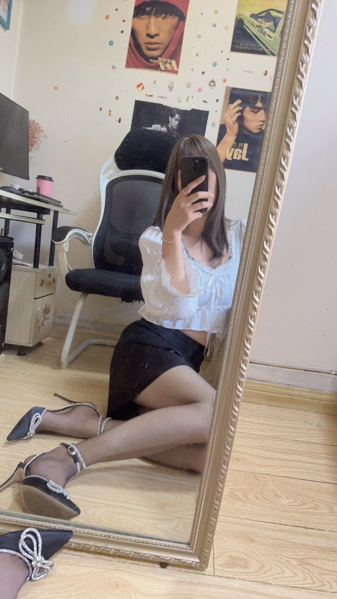 今日穿搭～😘
涞觅的融化我每种颜色都买了，每种颜色都好看👀
#涞觅巧克力