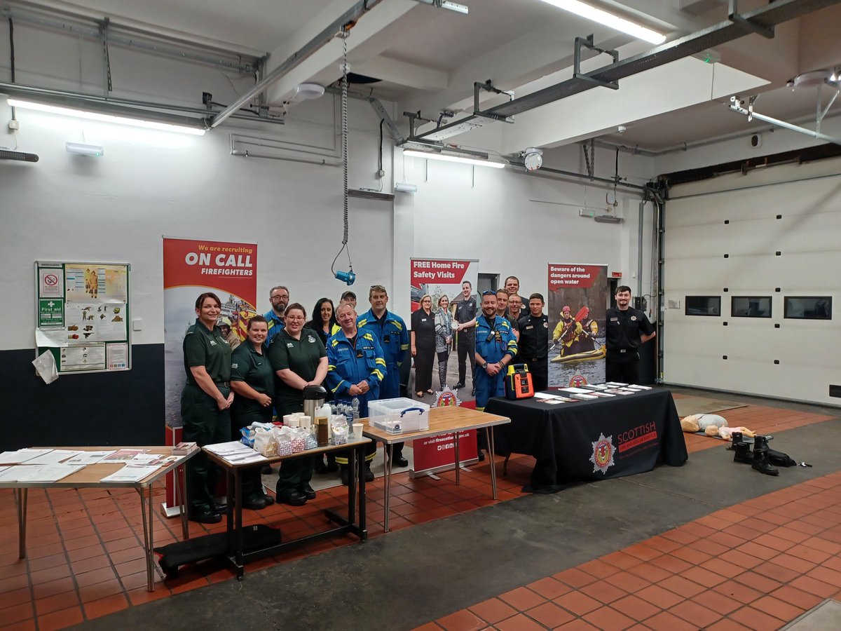 ArdrossanCRT's tweet image. On Tuesday night, the team joined colleagues from @Scotfire_ENSA @PSOSNAyrshire and @Scotambservice for an open evening at Ardrossan Community Fire Station to speak to the public about the work of the emergency services #999Coastguard #Team999 #CommunityEngagement