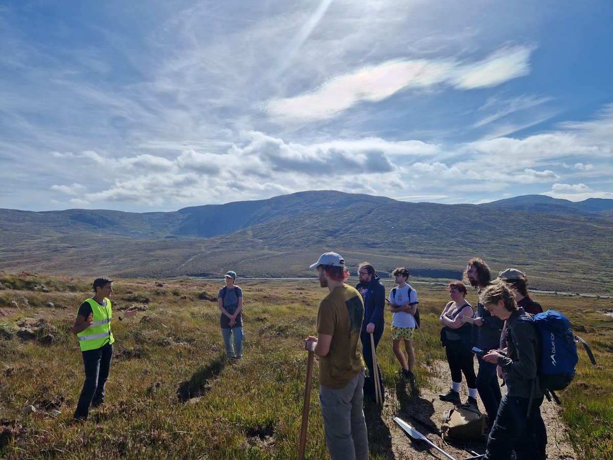 flo_renouwilson's tweet image. Day 3 of our @UCDSBES Plant Biology Fieldcourse in sunny #Donegal we explored Errigal blanket #bogs and their fascinating mosses and carnivorous plants on the way to the top for a magnificent view! 
@ucdscience
