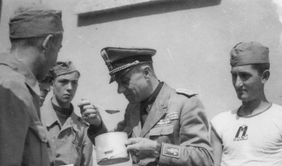 Il #fascismo aveva creato una gerarchia talmente articolata e complessa che ognuno aveva dei galloni: il capofabbricato... tutti avevano una piccola fetta di potere, di cui naturalmente ognuno abusava come è nel carattere degli #italiani. (Indro Montanelli)