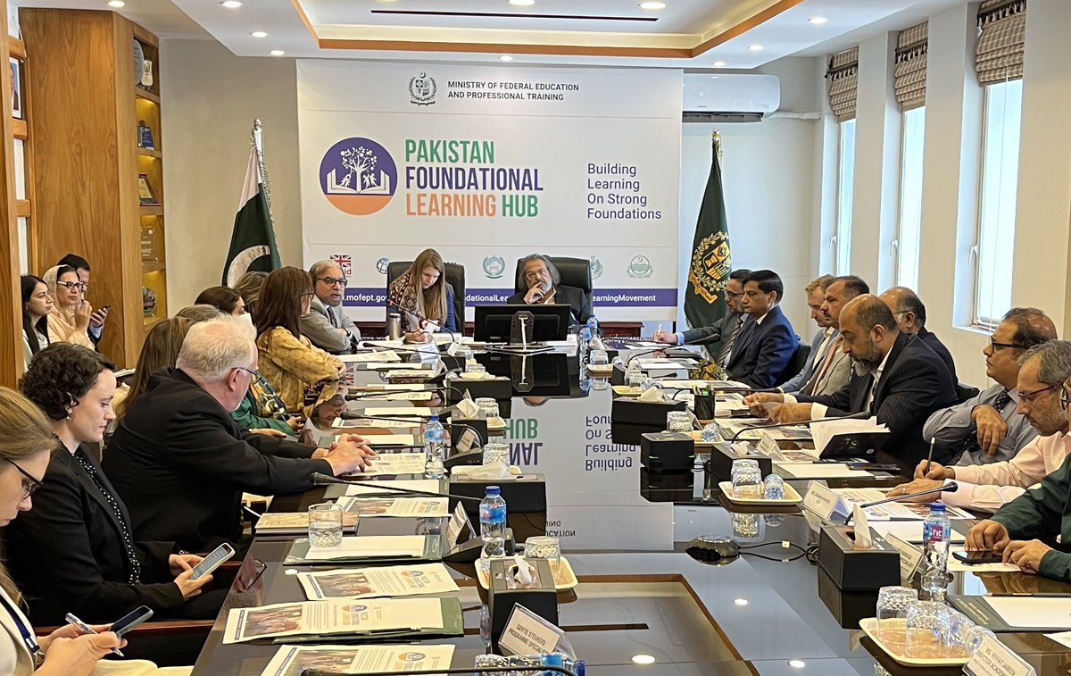 tabadlab's tweet image. Tabadlab&apos;s @mosharrafzaidi at the launch of @EduMinistryPK&apos;s #PakistanFoundationalLearningHub. 

Watch the launch event👇

fb.watch/mVcNEjGMWj/

#AajKyaSeekha #PakistanLearningMovement