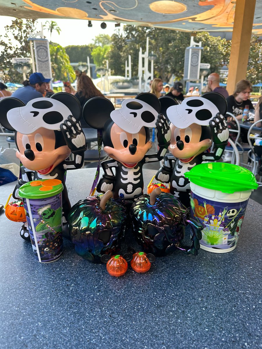 RobSWhiteside's tweet image. One of each of these with my name on it, now I just need to go get them!  #Disneyland #popcornbucket #moreplease