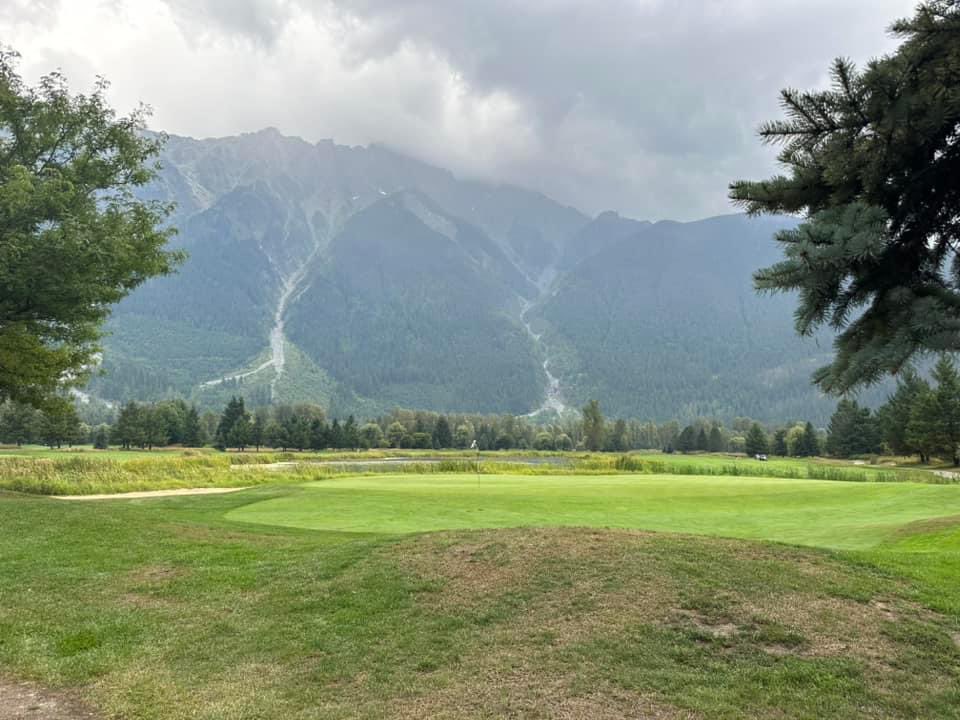 Round 2 of the Canadian National Senior Men’s Golf Championship is done. John has made the cut! He’s sitting in 43rd place (+8 over two days) Now he gets to play in the final 2 days. I am beyond proud #CanadianSenoirMensGolfChampionship #GolfCanada #PembertonBritishColumbia 🏌🏽‍♂️💕