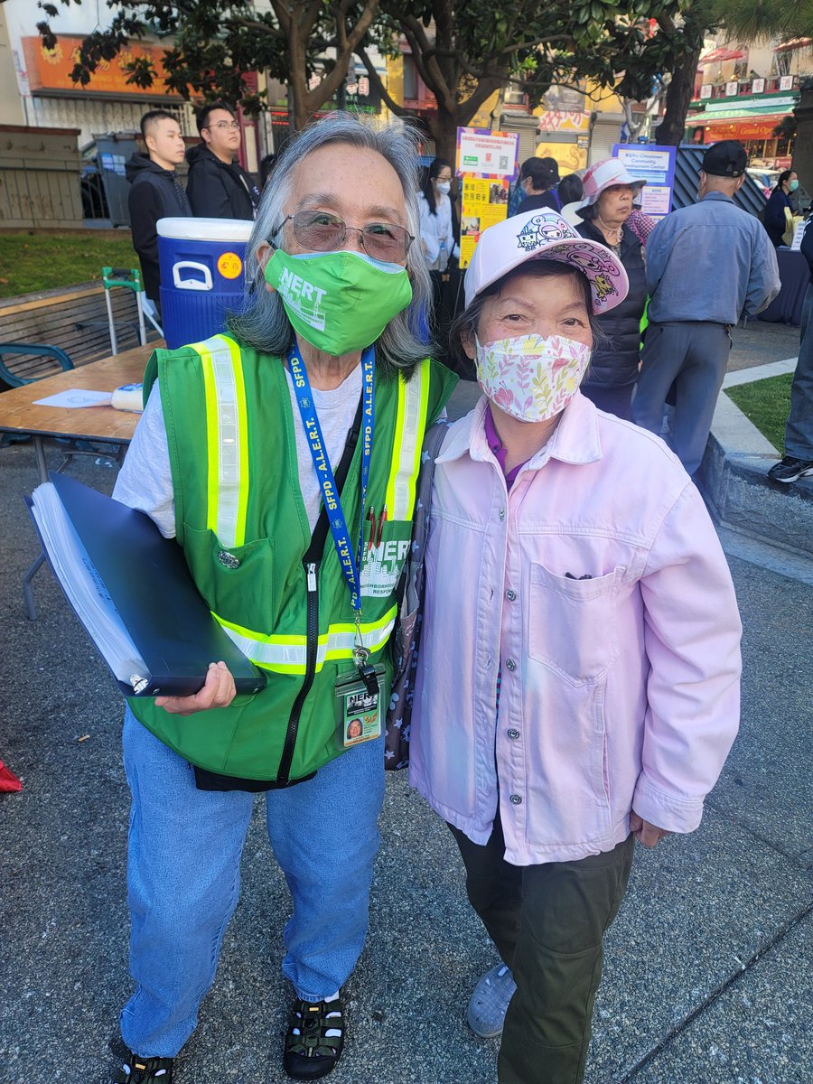 SFFDNERT's tweet photo. It was national night out for Chinatown and #NERT volunteers were front and center sharing #preparedness in the community #SFReady #CERT https://t.co/1voaUxvHb6