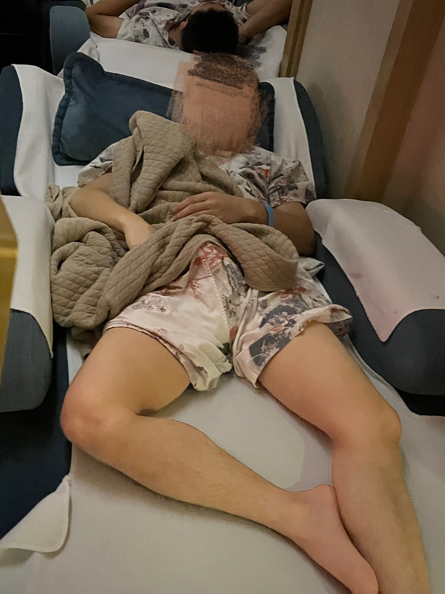 偷摸爱好者on X: 反正都已经勃起了，午饭前想吃想摸，悉随尊便，来摸🤫～ #浴场偷摸#偷摸直男#偷摸#偷拍t.co1Xskiyxcjr   X