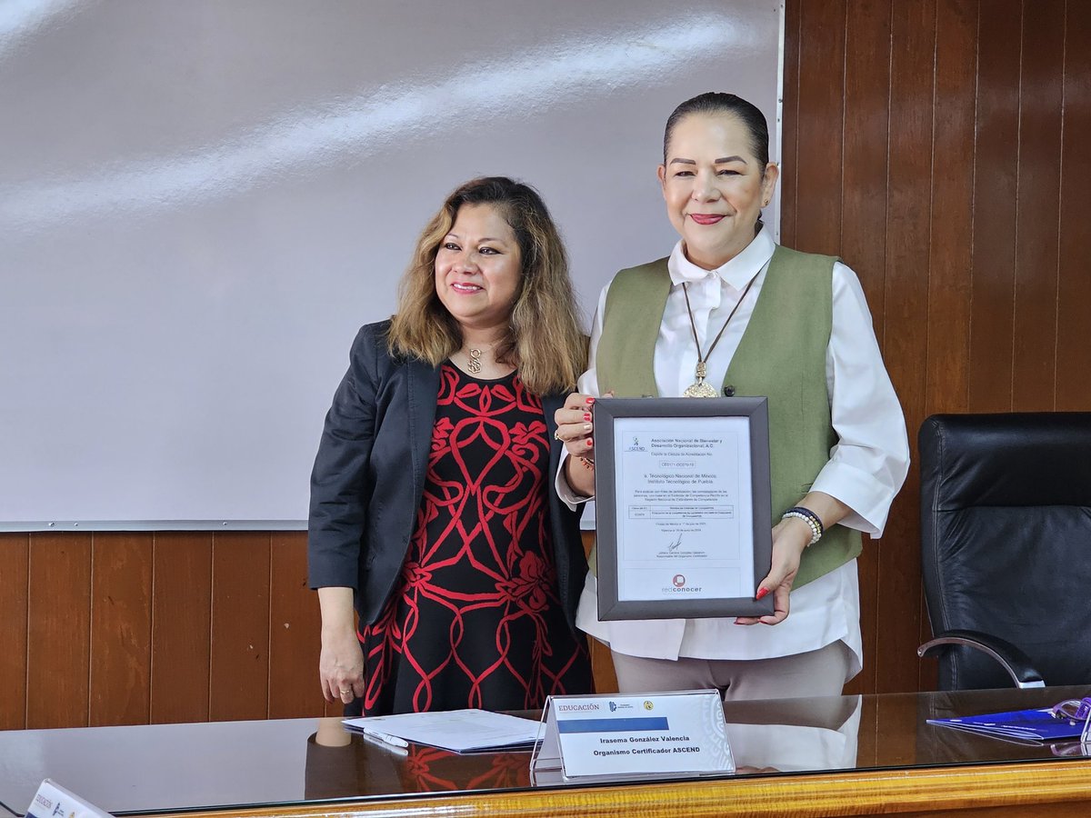 TecNMPuebla's tweet photo. Recibe TECNM Campus Puebla, cédula de Centro Evaluador, del Programa CONOCER. Yeyetzin Sandoval González, Directora,  recibió de manos de Irasema González Valencia, Presidenta de la ASCEND, en el estandar de competencia "EC0076".  #ComunidadTecNM  #OrgulloITP https://t.co/7bZAdXJRZp