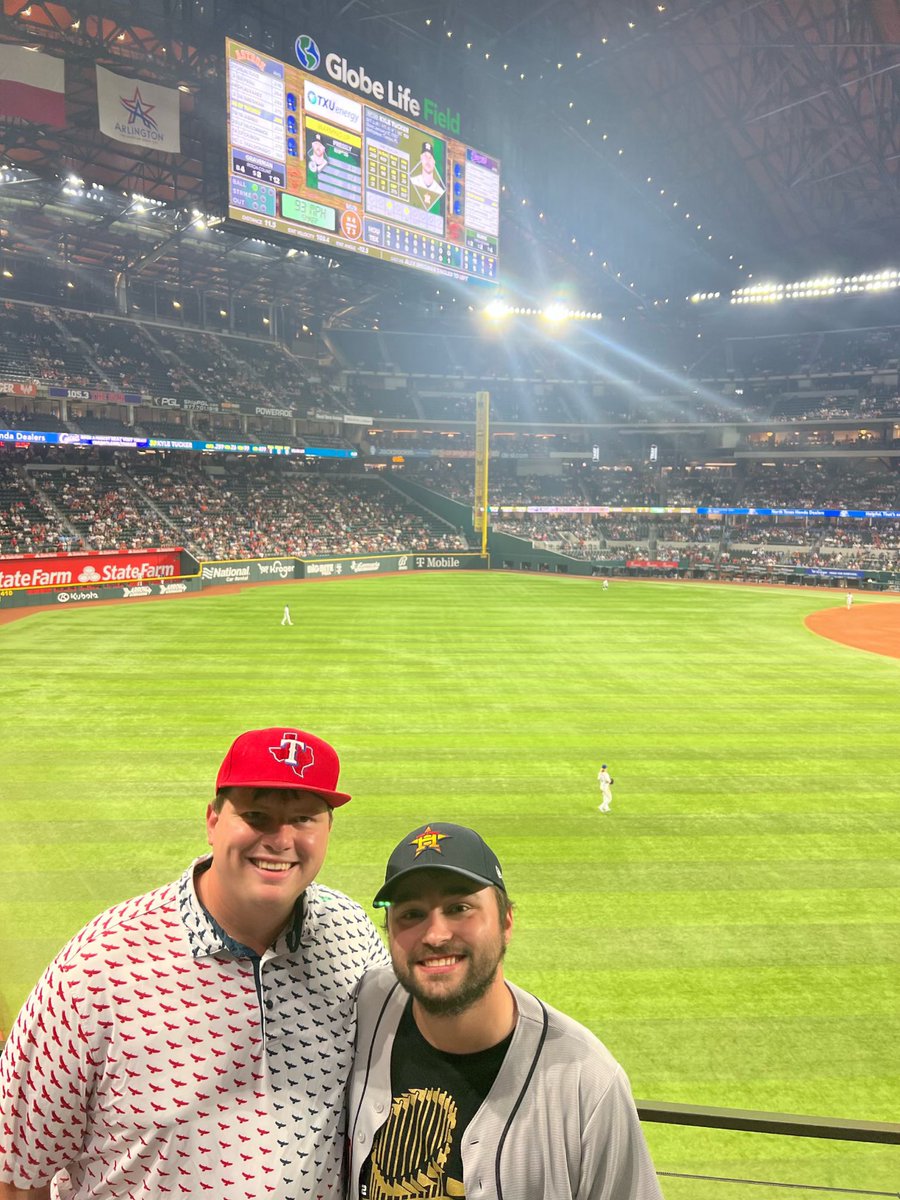 TrevorBullard2's tweet photo. A stros dub with a best bud who might like the wrong team https://t.co/wmPLm5wilP