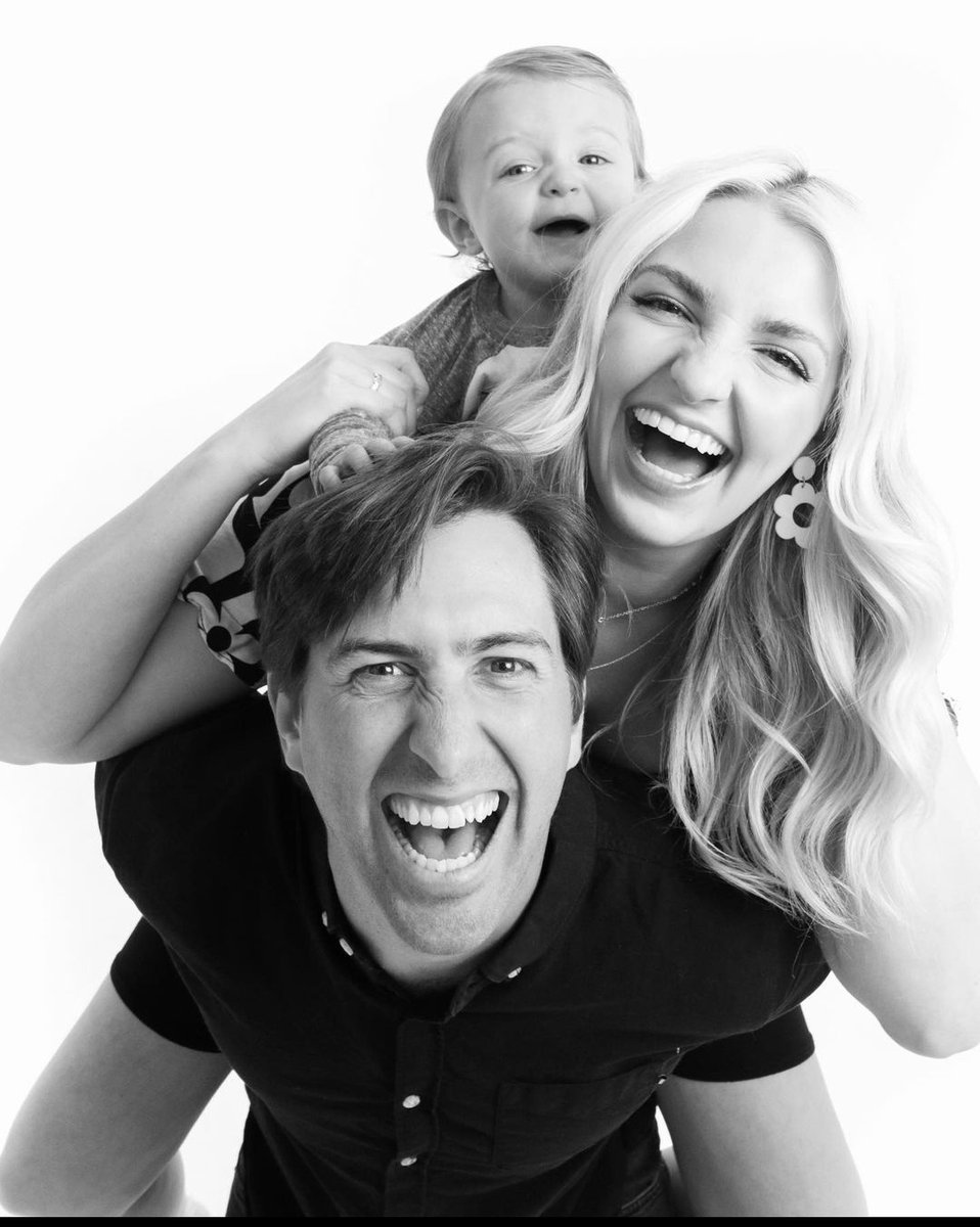 ； 𖨂  ▬▬   𝐕𝐢𝐚 𝐈𝐧𝐬𝐭𝐚𝐠𝐫𝐚𝐦.
                           @𝐻𝑒𝑎𝑟𝑡 𝑜𝑓 𝑅𝑦𝑑𝑒𝑙

Siento que cada vez que vengo acá es para anunciar algo o hacer una fiesta y después no vengo a contestar. 

Ps si, pero... ¡YA PASO UN AÑO! Super esta por cumplir su primer año. ❤️