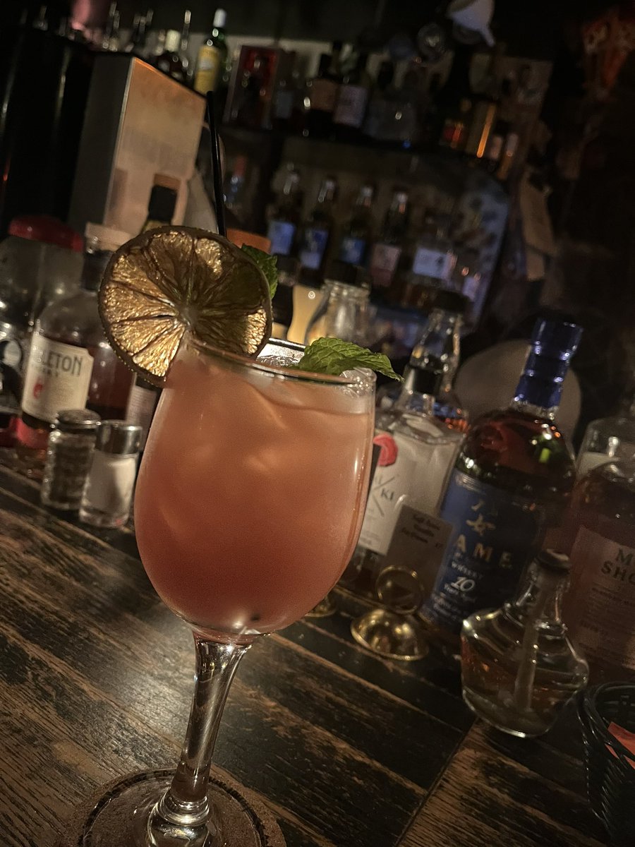 satoko31056's tweet photo. search①
【Tomi Jazz】
毎日行列ができる人気jazz bar。
日経だからスタッフさんほぼ日本人で、日本食もめっちゃ美味しいかった！
★★★★★ https://t.co/DCYv2RRjpA