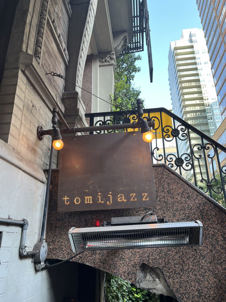 satoko31056's tweet photo. search①
【Tomi Jazz】
毎日行列ができる人気jazz bar。
日経だからスタッフさんほぼ日本人で、日本食もめっちゃ美味しいかった！
★★★★★ https://t.co/DCYv2RRjpA