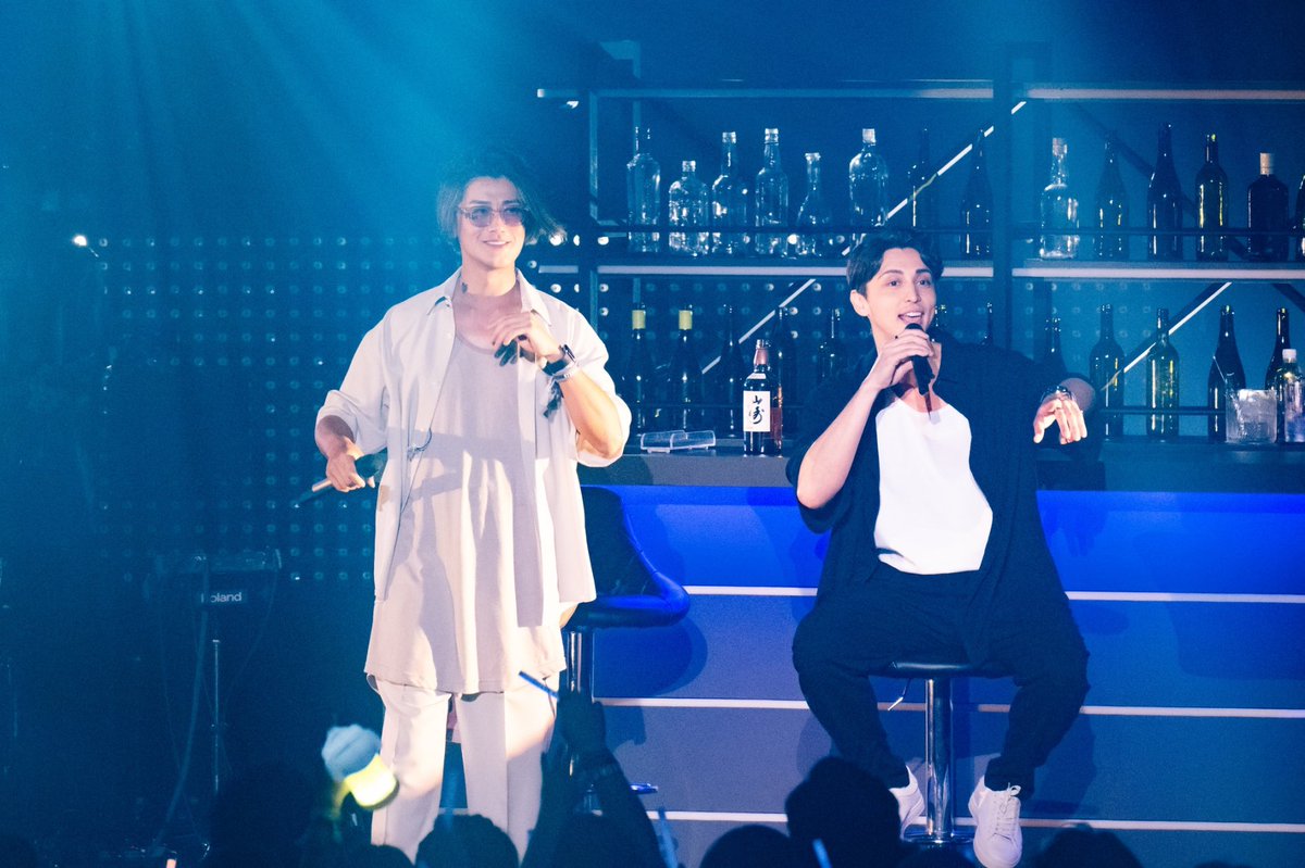 juliancihi's tweet photo. Thank you~ thank you~ thank you for loving me the way that you do 💛🎤🎵 #jips #yellownote https://t.co/KGfZl8G0Px