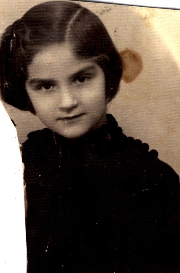 AuschwitzMuseum's tweet photo. 7 September 1933 | A Hungarian Jewish girl, Eva Adler, was born in Kisvárda.

In 1944 she was deported to #Auschwitz and murdered in a gas chamber. https://t.co/dLdrCTgOEH