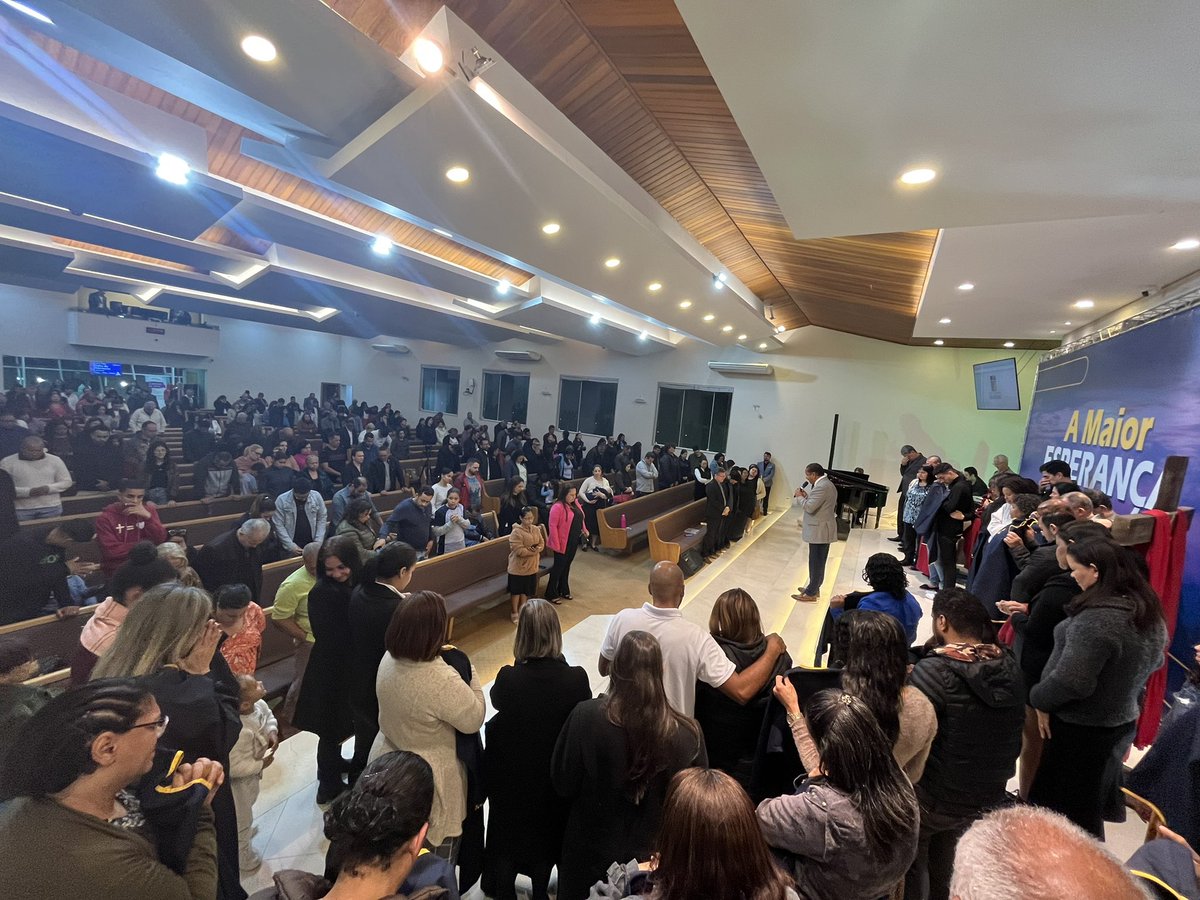 PrLuisGoncalves's tweet photo. Noite espetacular de #Evangelismo e apelos e entrega de túnicas de #Batismos! Foi emocionante! Na IASD Central de Diadema! Louvado seja Deus! https://t.co/MWHe6s8qRg