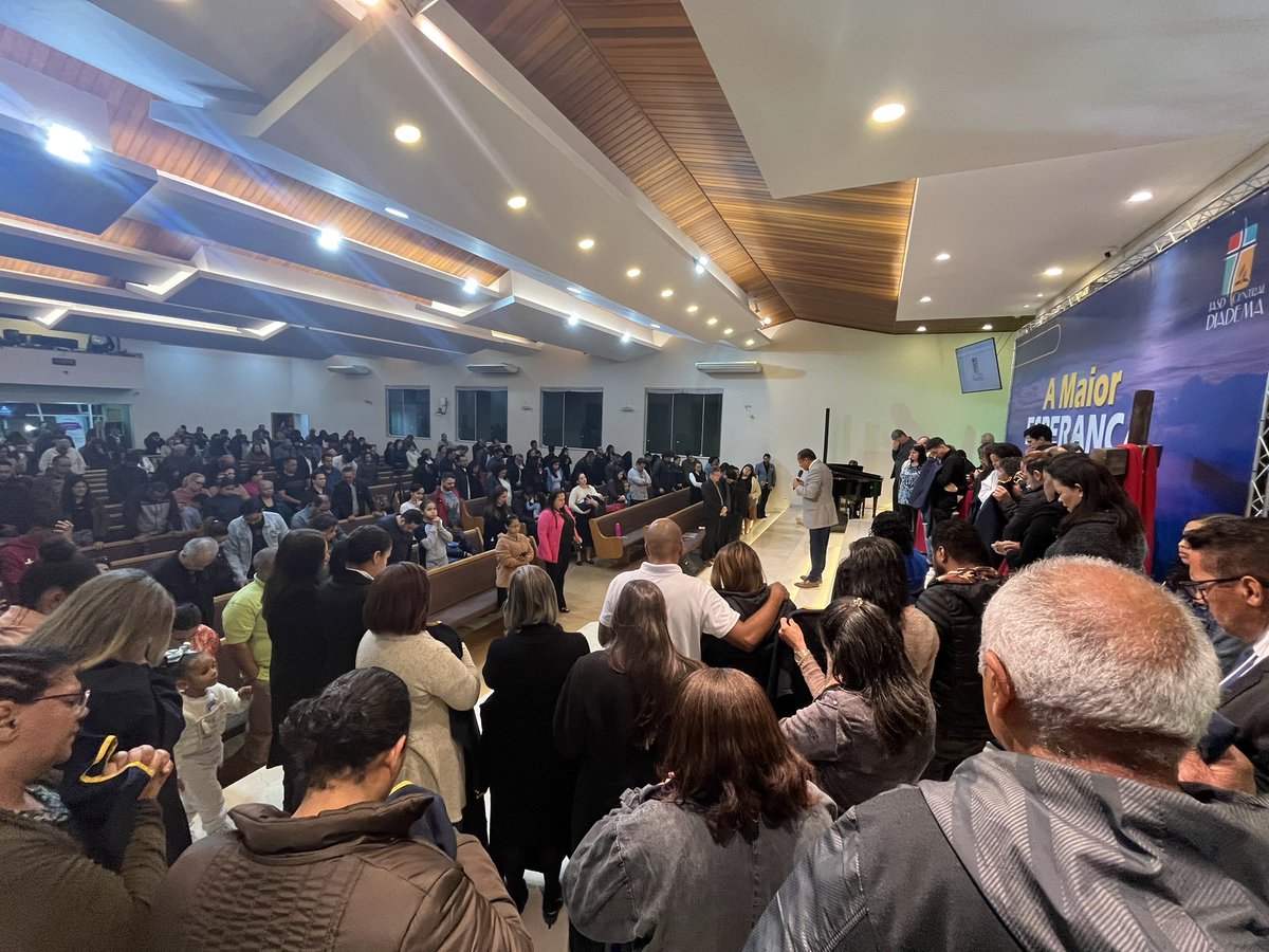 PrLuisGoncalves's tweet photo. Noite espetacular de #Evangelismo e apelos e entrega de túnicas de #Batismos! Foi emocionante! Na IASD Central de Diadema! Louvado seja Deus! https://t.co/MWHe6s8qRg