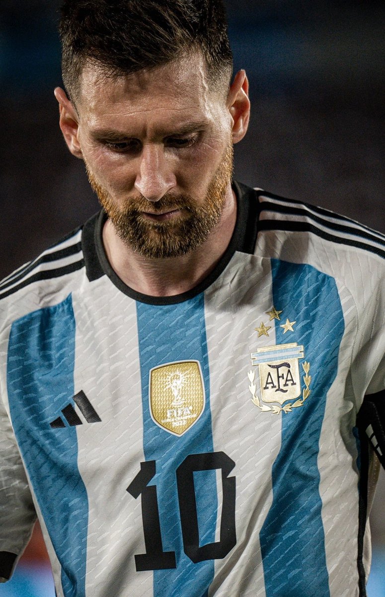 TeamLeoM's tweet photo. Hoy juega Lionel Andrés Messi con la camiseta más hermosa del mundo. https://t.co/p6XNRSVYSo
