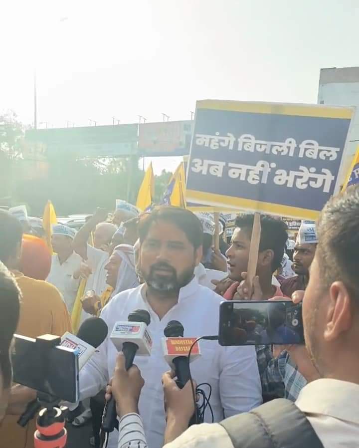 aapblb's tweet photo. तेरे हौसलों के वार से
रुकावट कि दीवार जरूर गिरेगी
तुम देख लेना सफलता जरूर मिलेगी https://t.co/X7GH3Xs5kO