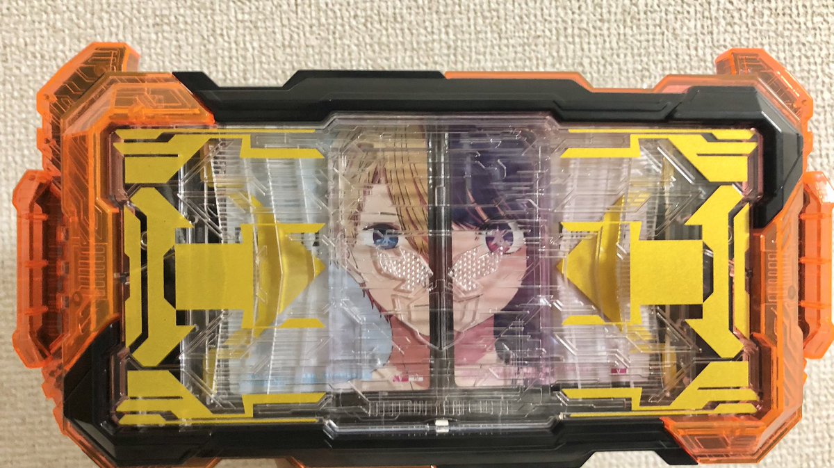 KEITAI_555X's tweet photo. 推しの子ウエハースのカードをガッチャードライバーにセットしたらいい感じになって草生える https://t.co/8ptJN0OUbI